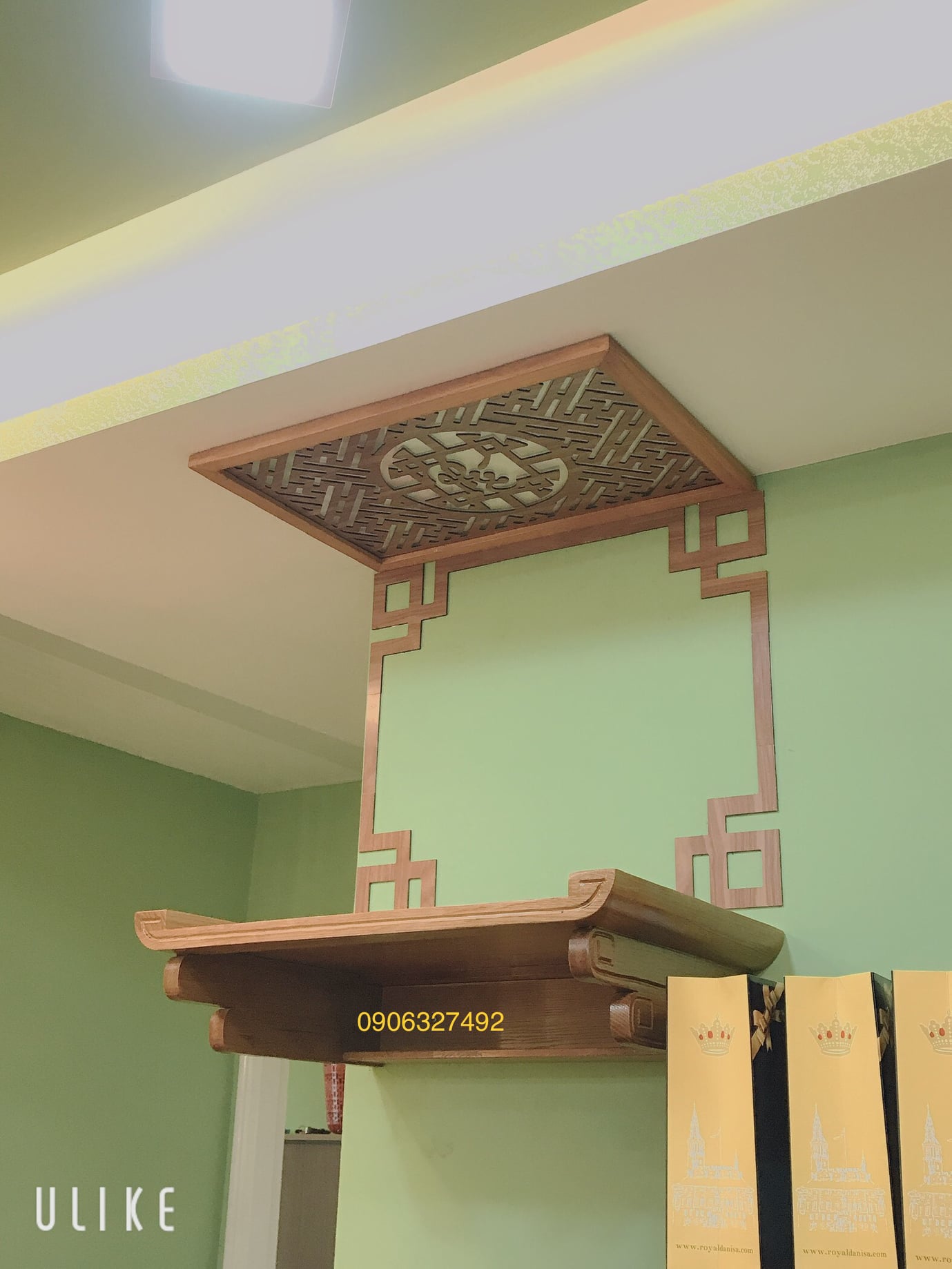 bàn thờ treo tường bằng gỗ