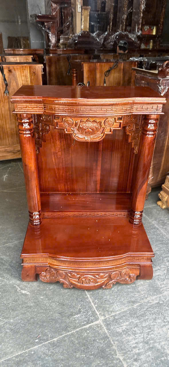 Toàn bộ phần viền hông được bo cạnh mịn màng để tránh gây xước xát khi va chạm được tài xế di chuyển an toàn qua các tuyến đường lớn hướng về Quận 4.