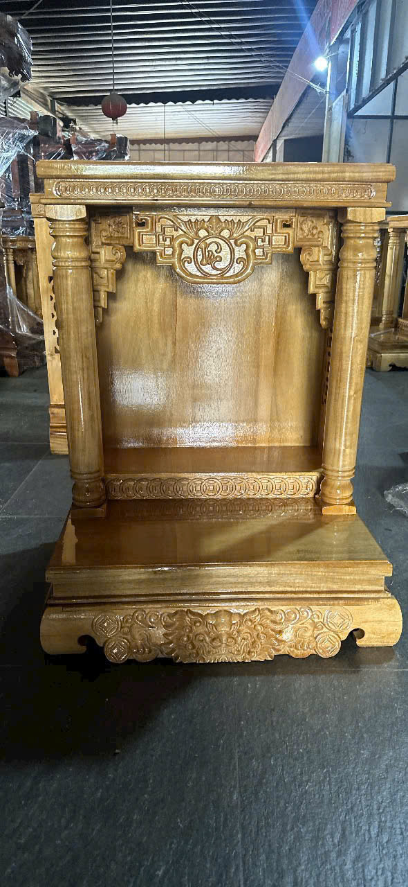 Vệ sinh tượng Ông Địa Thần Tài bằng nước rượu gừng
