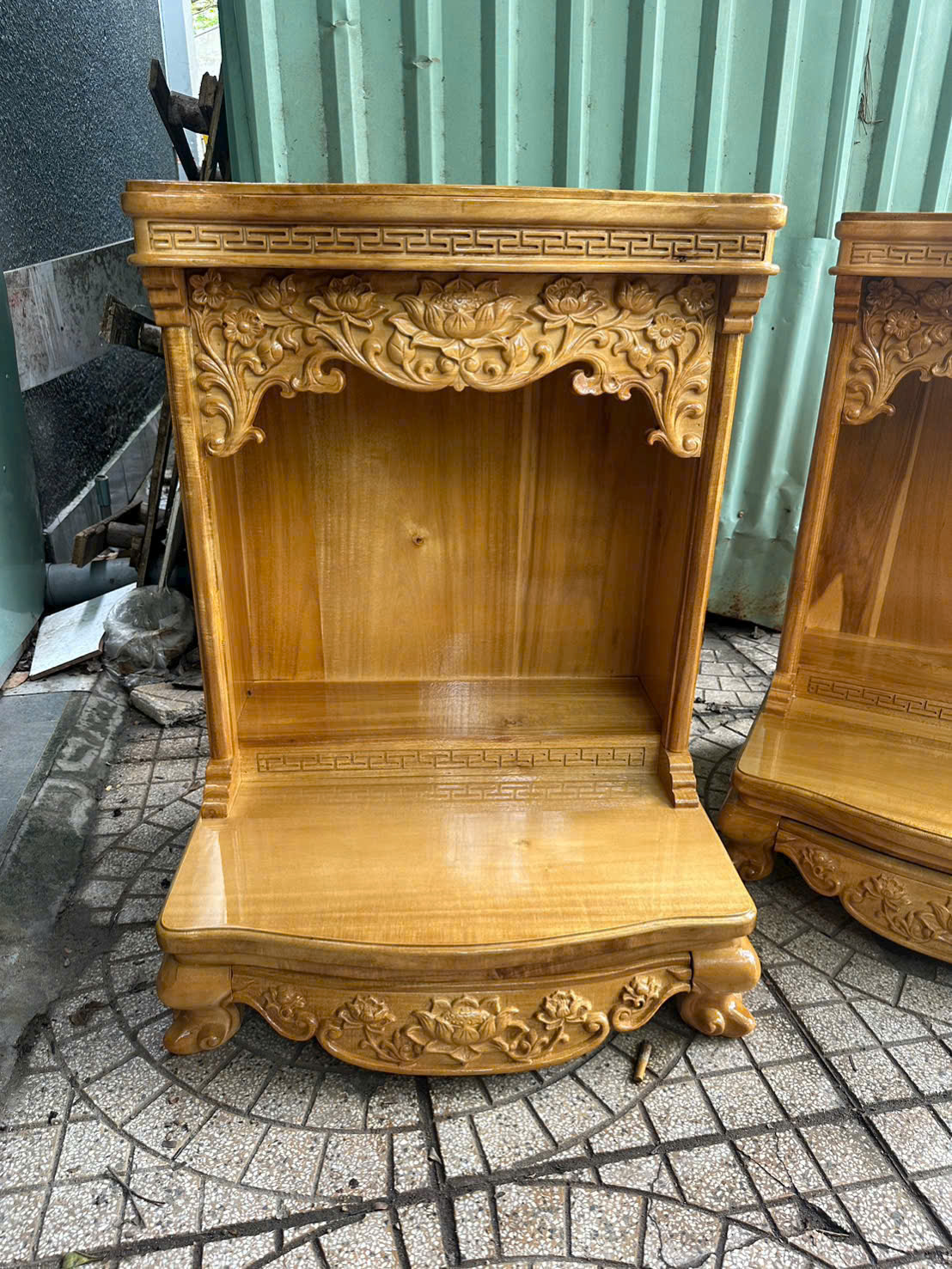 Cách rút tỉa chân nhang bàn thờ Thần Tài đúng cách