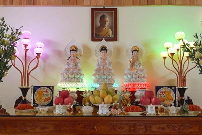Lễ an vị tượng Phật tổ bằng gỗ nguyên khối phủ bóng mờ bền đẹp