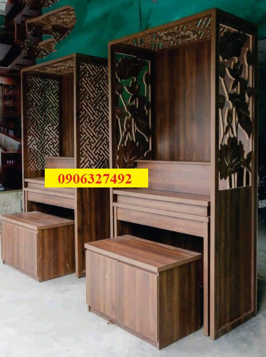 Góc thiền thờ Phật ở chính giữa, ban tổ tiên đặt lùi thấp bên diện tường.