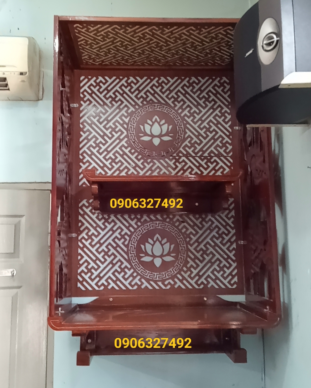 Bàn thờ treo tường có vách ngăn