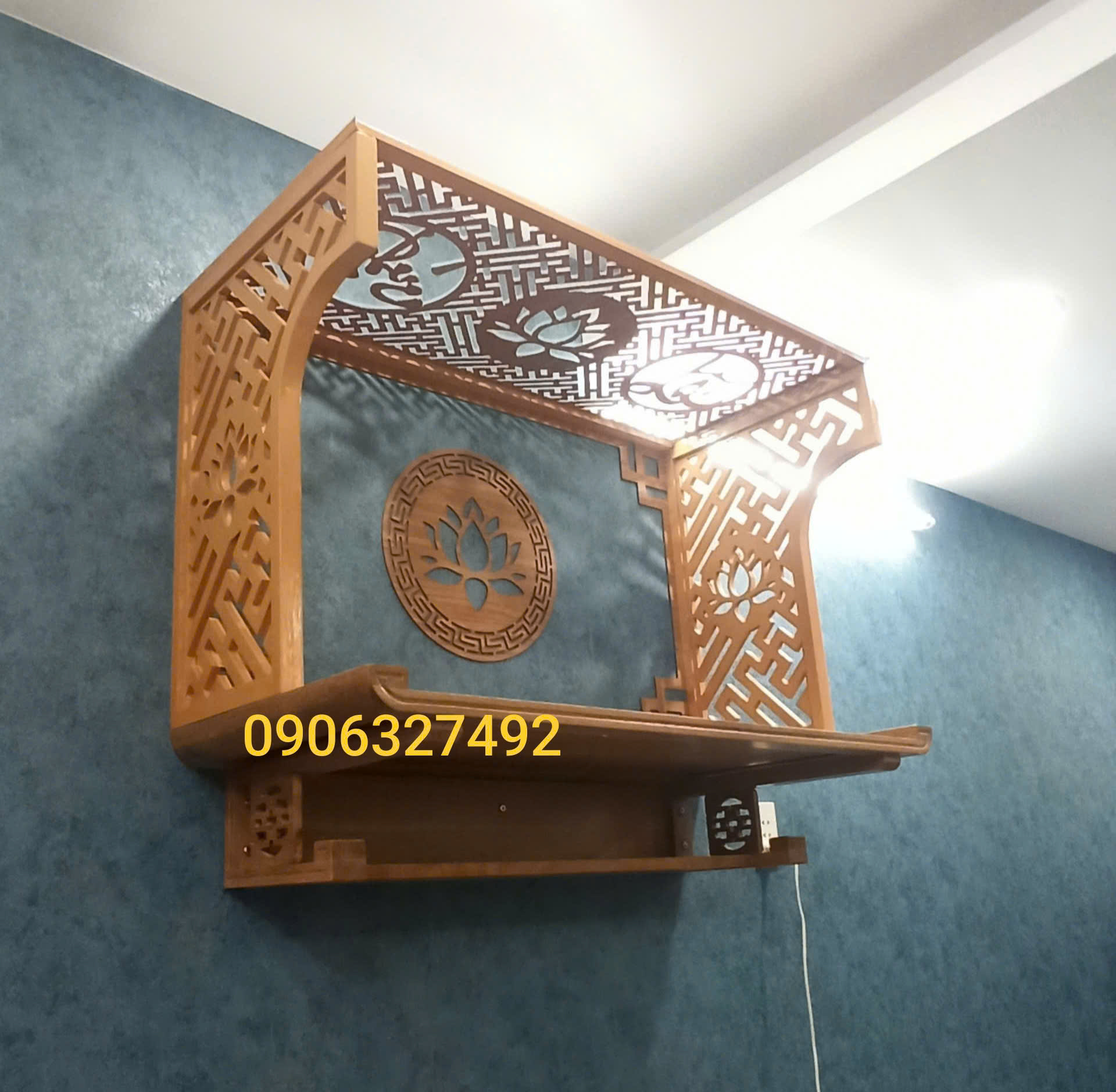 Bàn thờ treo tường chung cư hiện đại