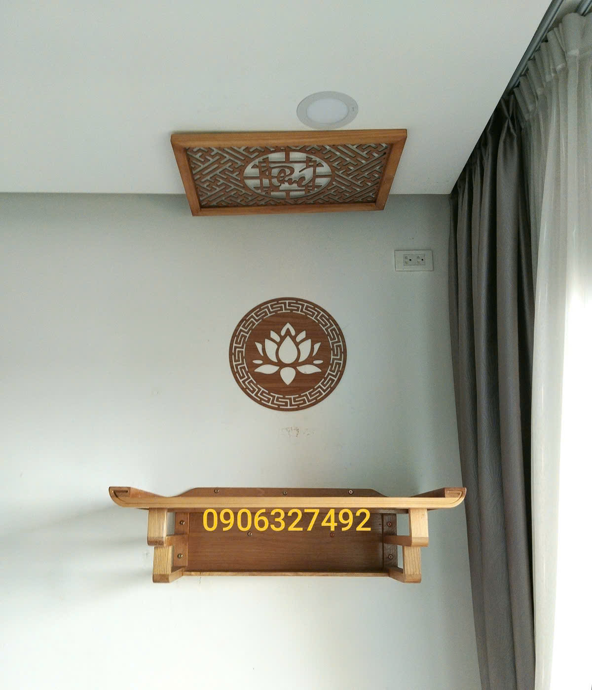 Bàn thờ chung cư treo tường