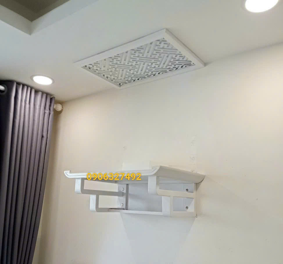 Bàn thờ treo tường màu trắng